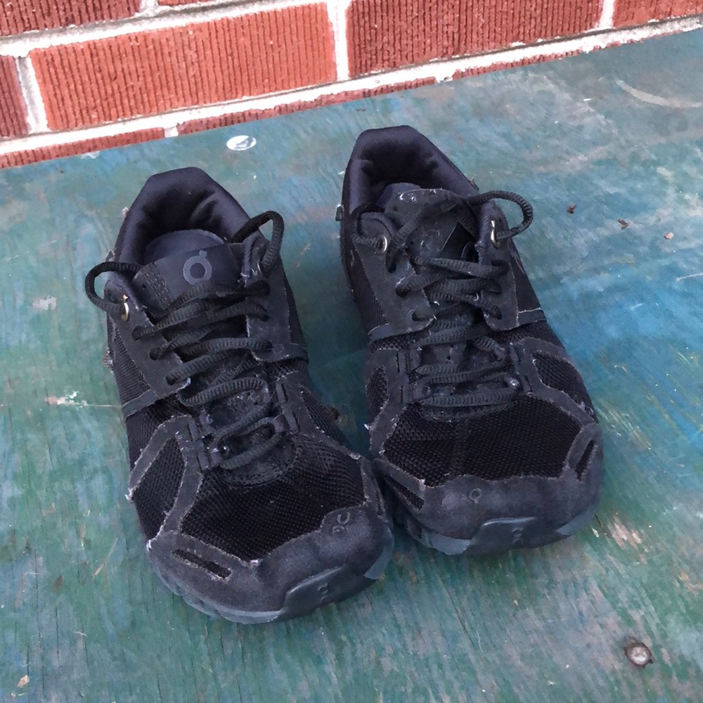 OC black shoes